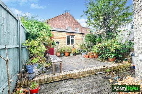 4 bedroom end of terrace house for sale, Nether Street, London N12