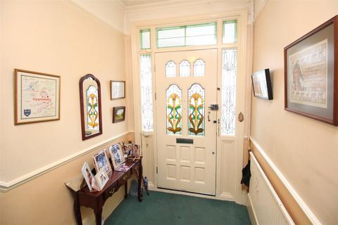 3 bedroom end of terrace house for sale, Holdenhurst Avenue, London N12