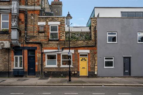 Rathcoole Avenue, London N8