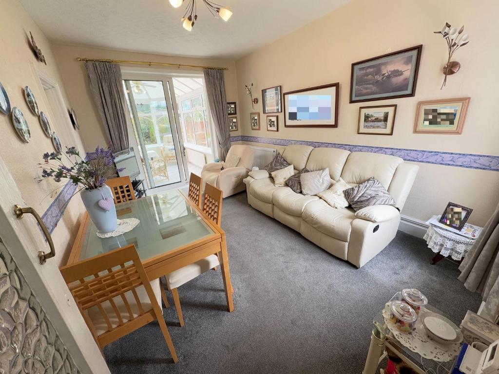 SITTING & DINING ROOM