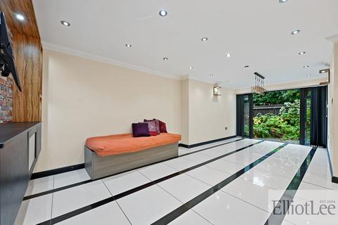 undefined, Robb Road, Stanmore HA7