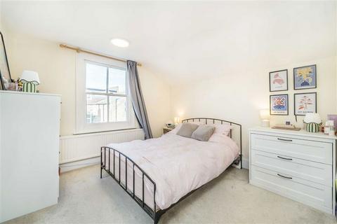 2 bedroom flat for sale, Mysore Road, London SW11