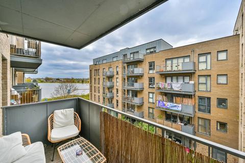 2 bedroom flat to rent, Hythe House, Finsbury Park, London, N4