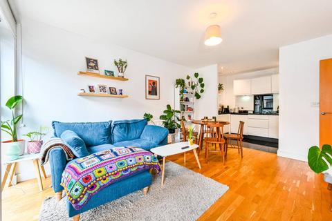 2 bedroom flat to rent, Hythe House, Finsbury Park, London, N4