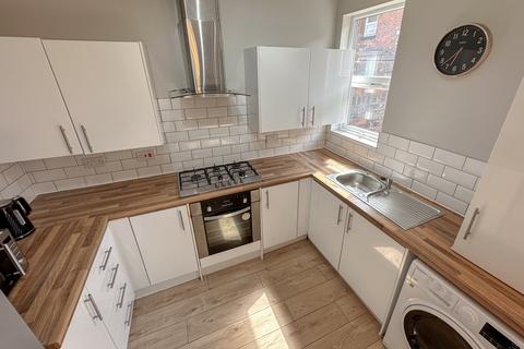 1 bedroom in a house share to rent, Esher Road, L6 6DE,
