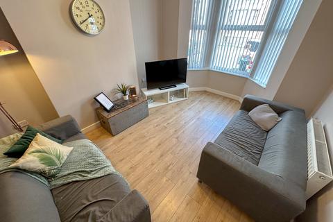 1 bedroom in a house share to rent, Esher Road, L6 6DE,