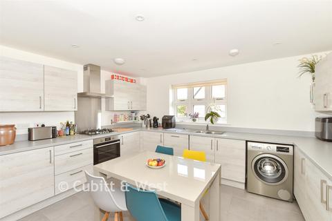 2 bedroom flat for sale, Bramley Vale, Cranleigh, Surrey