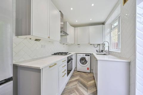 3 bedroom end of terrace house to rent, Combermere Road, Morden, SM4