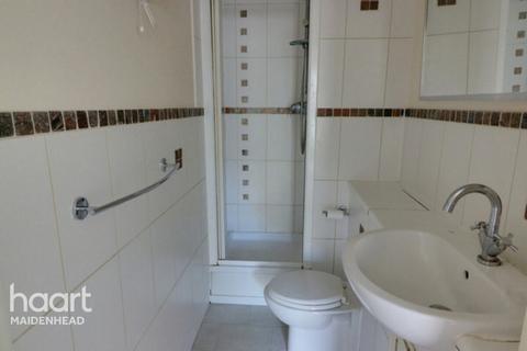 undefined, Kelvin Gate, BRACKNELL