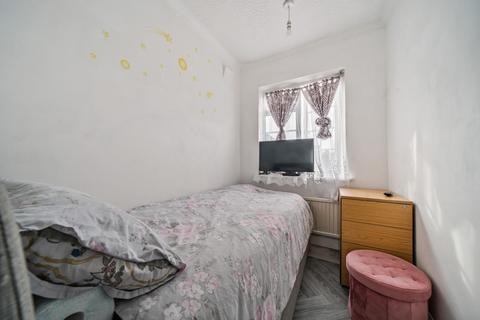 12 Brent Close, Dartford, DA2 6DB