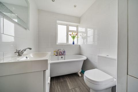 12 Brent Close, Dartford, DA2 6DB