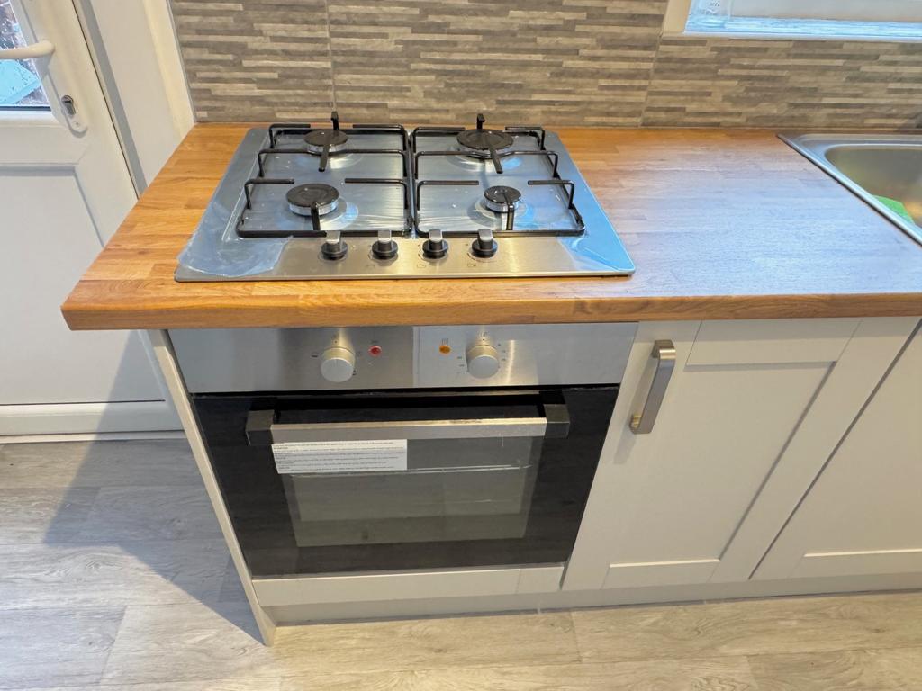 Gas hob/ electric oven