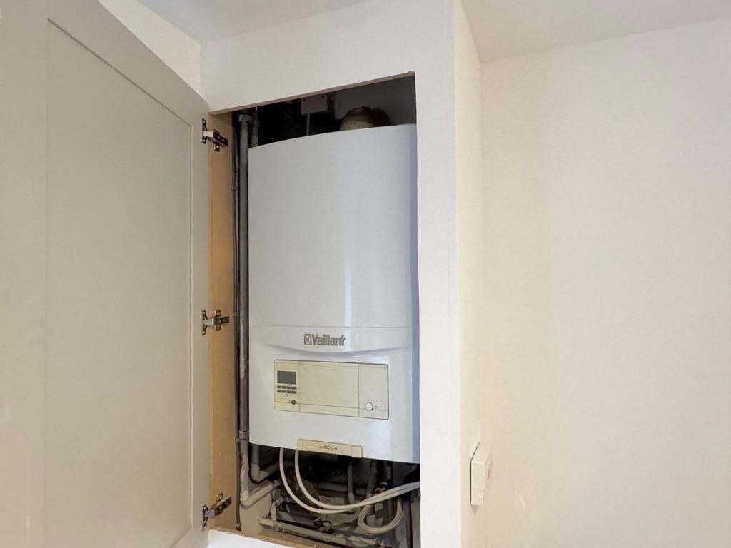 Vaillant gas combi boiler