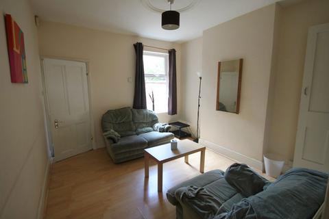 2 bedroom terraced house to rent, Ullswater Street, Leicester