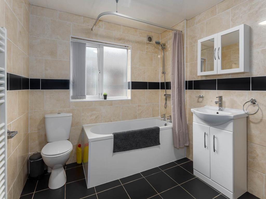 Main bathroom