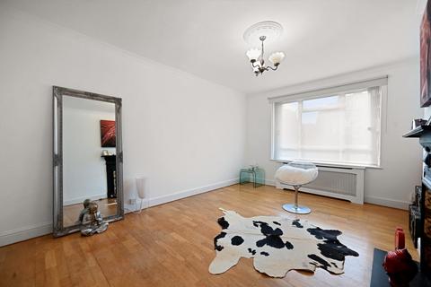 Esmond Road, Chiswick, London, W4