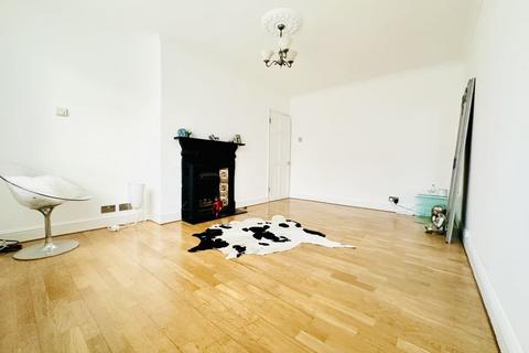 1 bedroom ground floor flat for sale, Esmond Road, Chiswick, London, W4