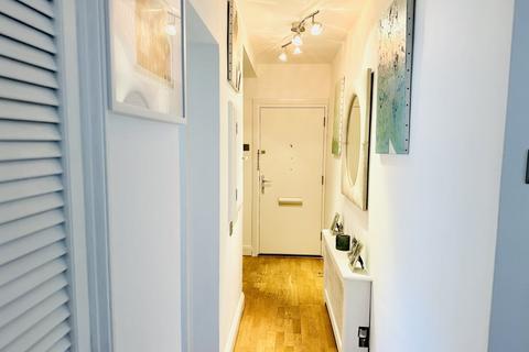 1 bedroom ground floor flat for sale, Esmond Road, Chiswick, London, W4