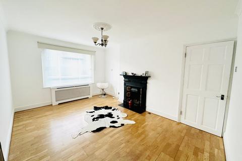 Esmond Road, Chiswick, London, W4
