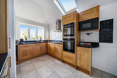 4 bedroom detached house for sale, Hillary Road, Farnham, Surrey, GU9