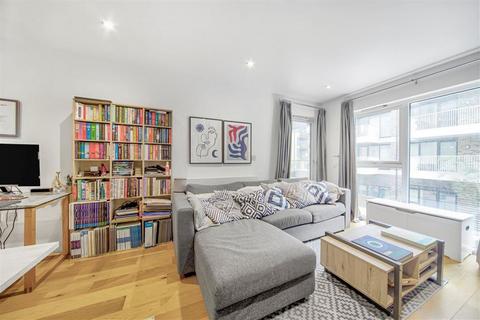 1 bedroom flat for sale, Fairbourne Road, London SW4