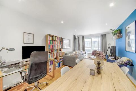 1 bedroom flat for sale, Fairbourne Road, London SW4