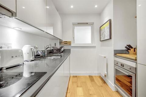 1 bedroom flat for sale, Fairbourne Road, London SW4