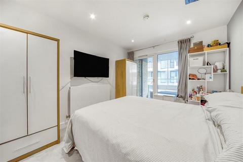1 bedroom flat for sale, Fairbourne Road, London SW4
