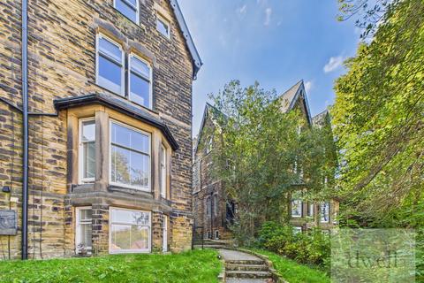 Flat - Hollin Lane, Weetwood, Leeds, LS16