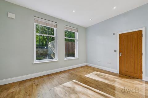 2 bedroom flat for sale, Hollin Lane, Weetwood, Leeds, LS16
