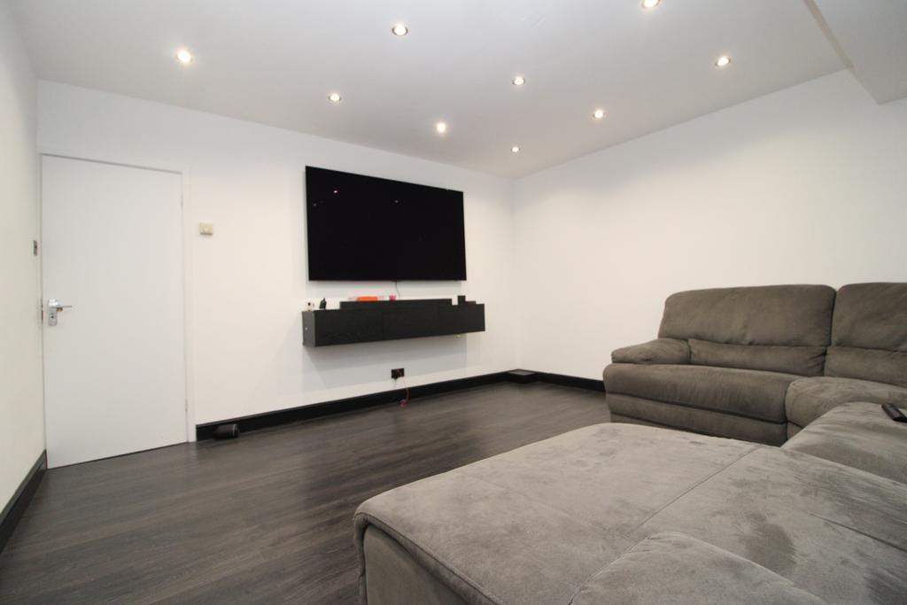 Stylish two double bedroom Duplex flat in W5