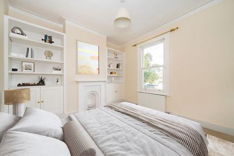 3 bedroom flat for sale, Aboyne Road, London SW17