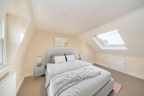 3 bedroom flat for sale, Aboyne Road, London SW17