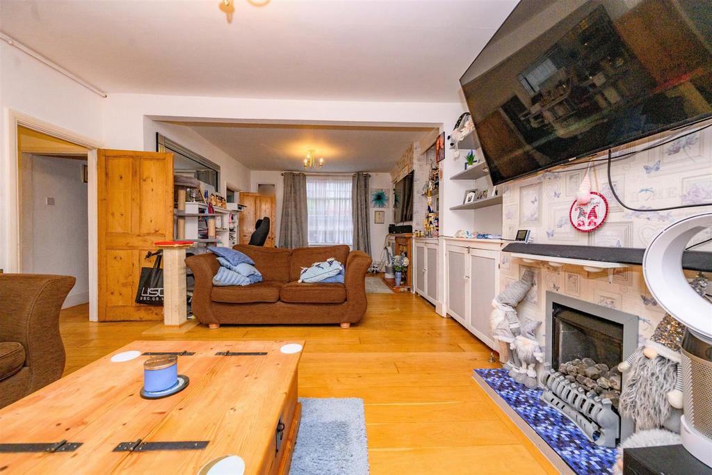 Living Room 4.png