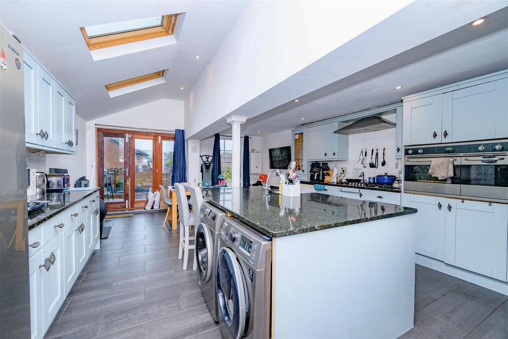 Kitchen Diner 2.jpg