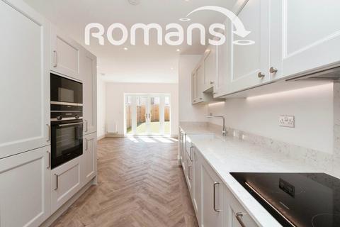 3 bedroom semi-detached house to rent, Spindle Avenue, Fleet, GU51