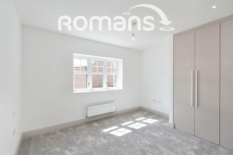 3 bedroom semi-detached house to rent, Spindle Avenue, Fleet, GU51