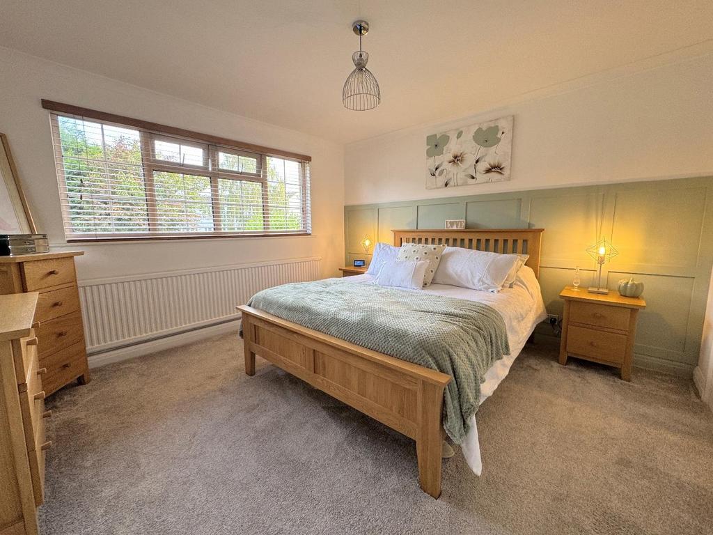 Bedroom (rear)