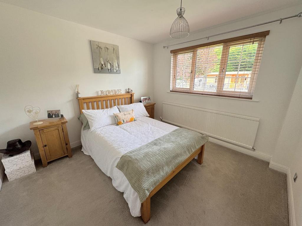 Bedroom (rear)