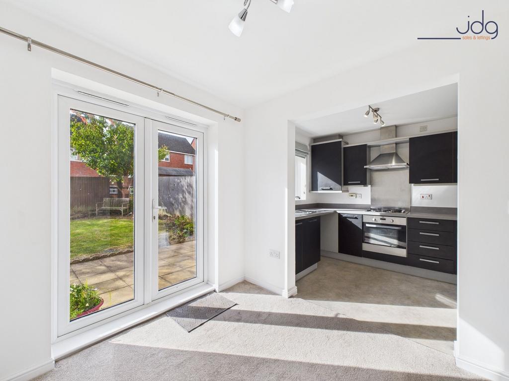 Dining Area & Kitchen