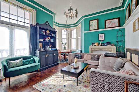 3 bedroom apartment for sale, Palmeira Avenue, Westcliff-on-Sea SS0