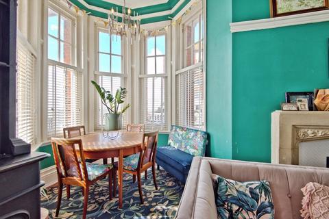 3 bedroom apartment for sale, Palmeira Avenue, Westcliff-on-Sea SS0
