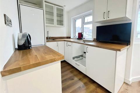 undefined, Elm Close, Twickenham, TW2