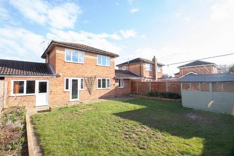 3 bedroom semi-detached house to rent, Bates Close, Willen