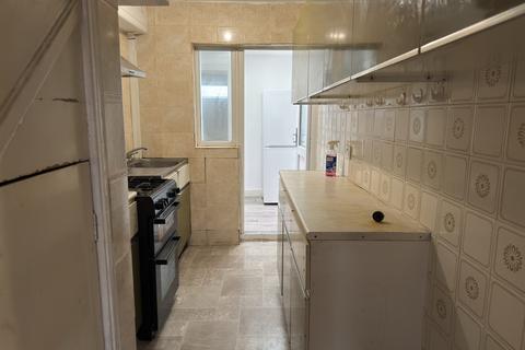 undefined, Maswell Park Crescent, Hounslow, Greater London, TW3