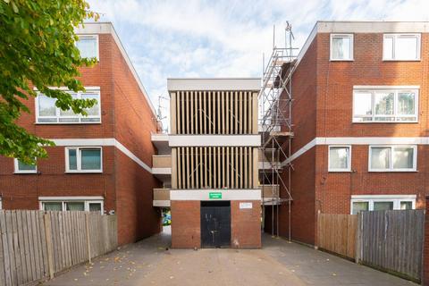 3 bedroom flat to rent, Surrey Lane, Battersea, London, SW11