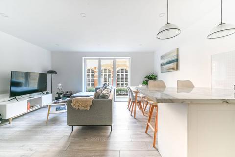 1 bedroom flat for sale, Drapers Court, Battersea Park, London, SW11
