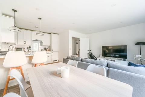 1 bedroom flat for sale, Drapers Court, Battersea Park, London, SW11