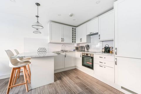 1 bedroom flat for sale, Drapers Court, Battersea Park, London, SW11
