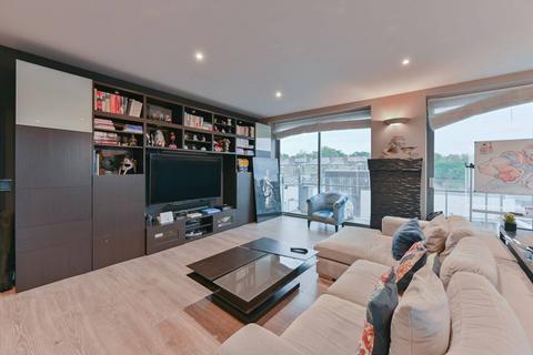 2 bedroom flat for sale, Yvon House, Battersea Park, London, SW11